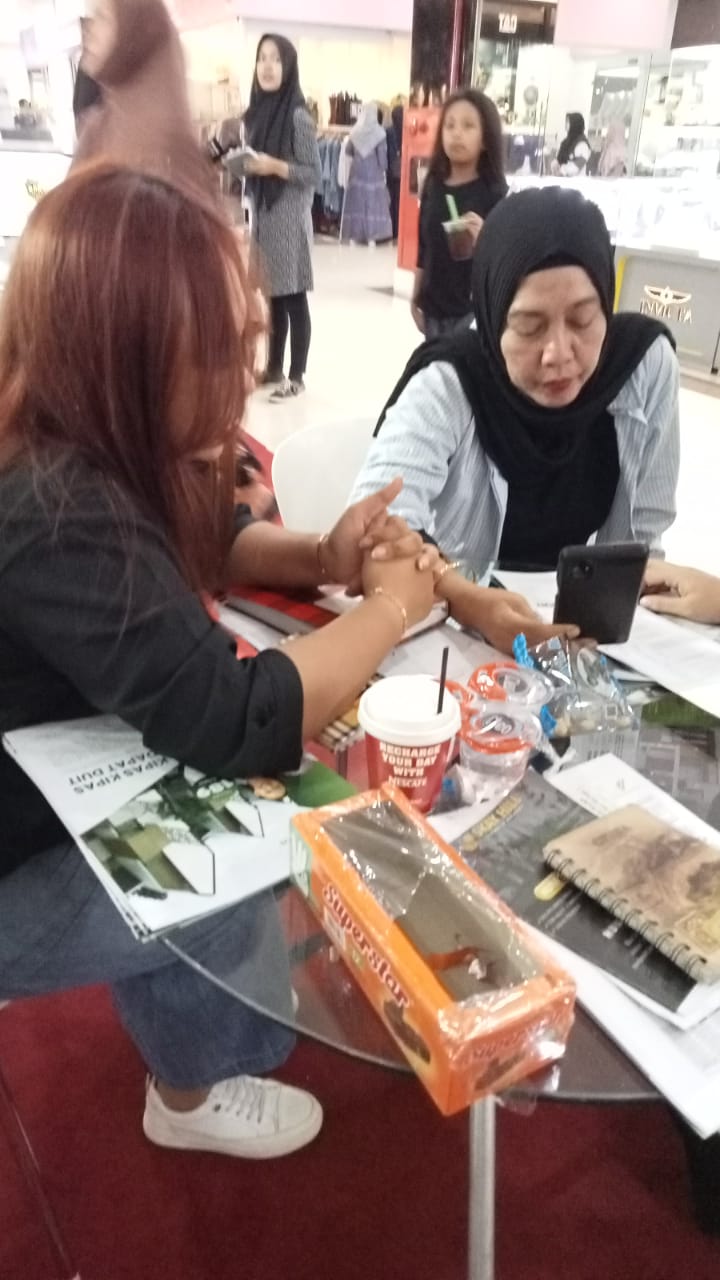 Kunjungan User Ke Stand Pameran Jawara Di MOG. Photo by inuk